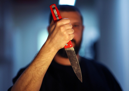 Мужчина несколько дней преследовал детей с ножом