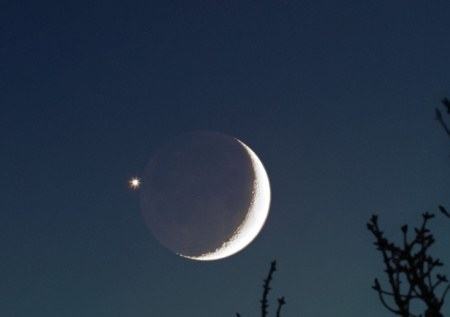 Фаза Луны сегодня, 23 ноября: идем в церковь, на рыбалку или в архив