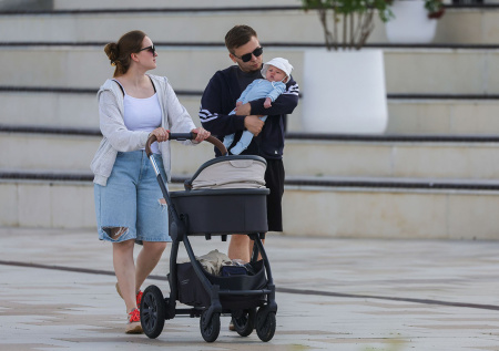 В России могут ввести обязательные пособия всем родителям