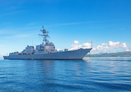 Эсминец США развернул танкер с нафтой у берегов Венесуэлы