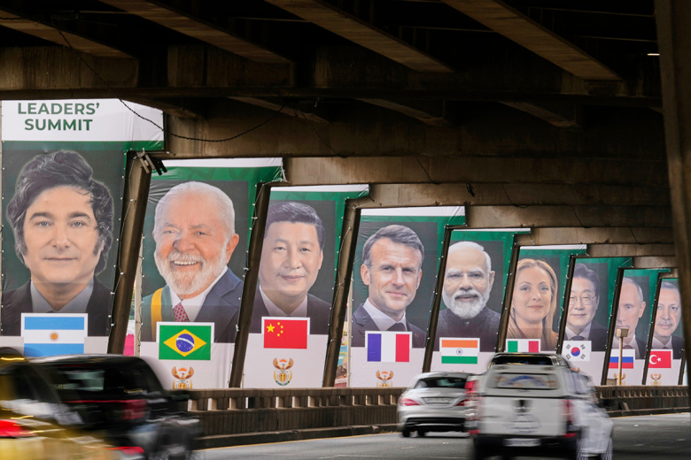 Баннеры с изображением лидеров стран «Большой двадцатки» в Йоханнесбурге