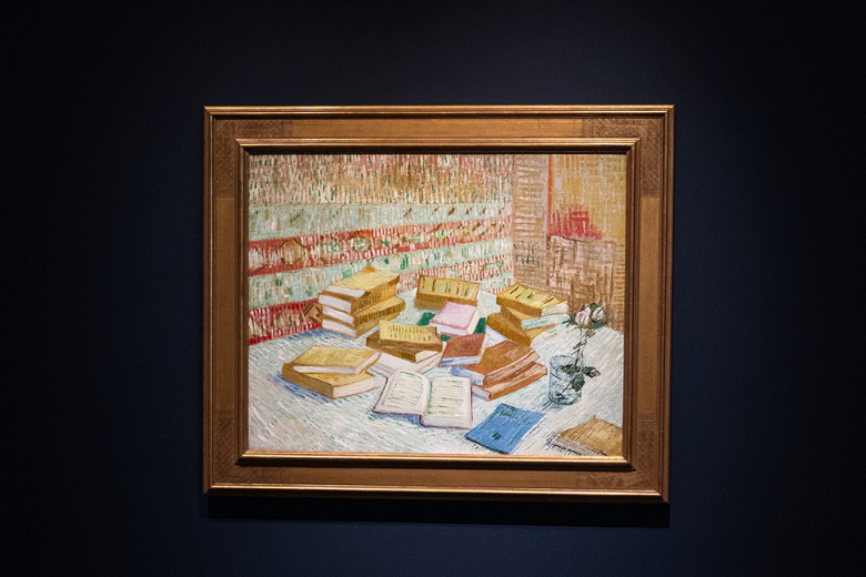 Картина Винсента Ван Гога «Стопки парижских романов и розы в стакане» на аукционе Sotheby's