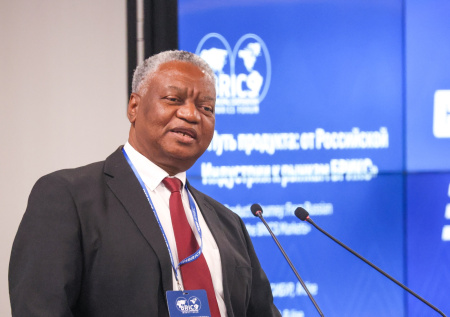 Участник ММФ БРИКС из ЮАР рассказал, как Россия спасла Африку от нацизма