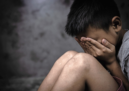 Подозреваемый в убийстве нянь мужчина заставлял сына смотреть на зверства