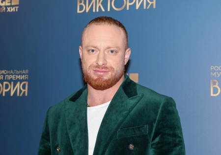 Известного певца признали отцом внебрачного ребенка