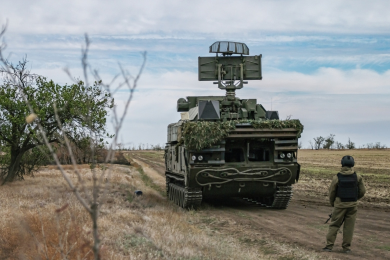 Боевое дежурство экипажа зенитного ракетного комплекса «Тор-М2» военной группировки «Днепр» в зоне СВО