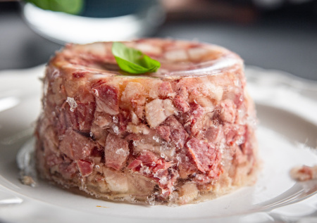 Идеальный холодец на Новый год — простой рецепт из говядины и курицы, который всегда получается и радует вкусом