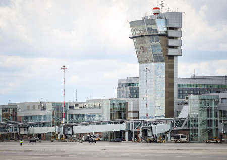 Ледяной дождь не дал сесть самолетам в аэропорту одного города России