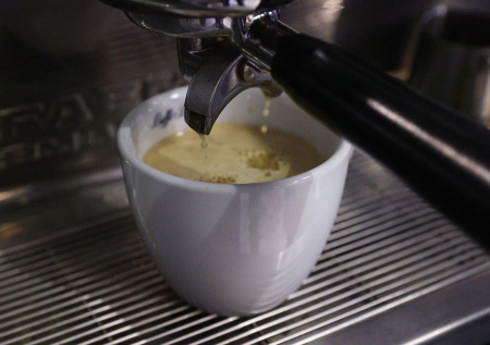 Врач озвучила вескую причину, почему лучше отказаться от кофе натощак