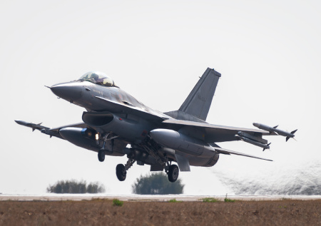 Румыния экстренно направила истребители к границе с Украиной