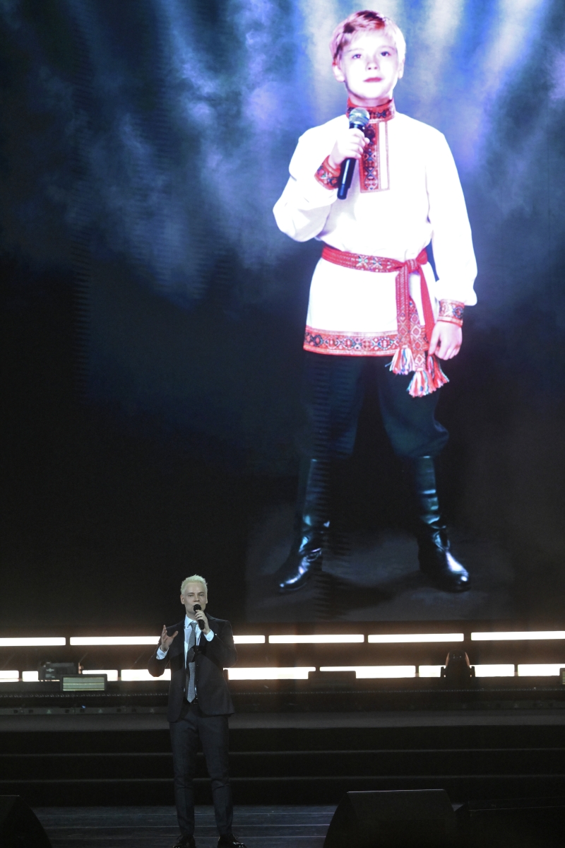 Певец SHAMAN (Ярослав Дронов) во время концерта «30 лет на сцене» в Государственном Кремлевском дворце в Москве