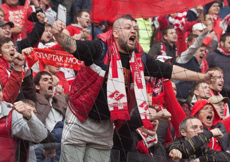Фанаты «Спартака» толпой избили болельщика ЦСКА в Москве