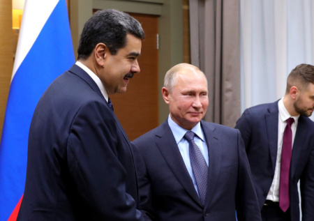 Путин поздравил лидера Венесуэлы с днем рождения
