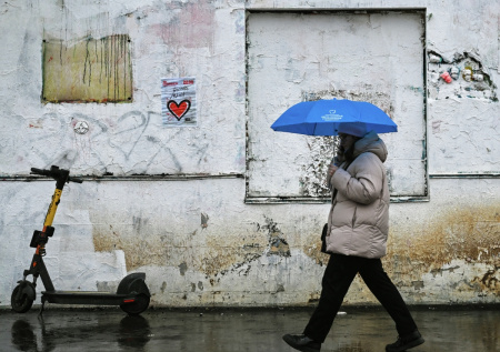 Тепло до +9 с ледяными дождями: прогноз погоды в Москве на новую неделю