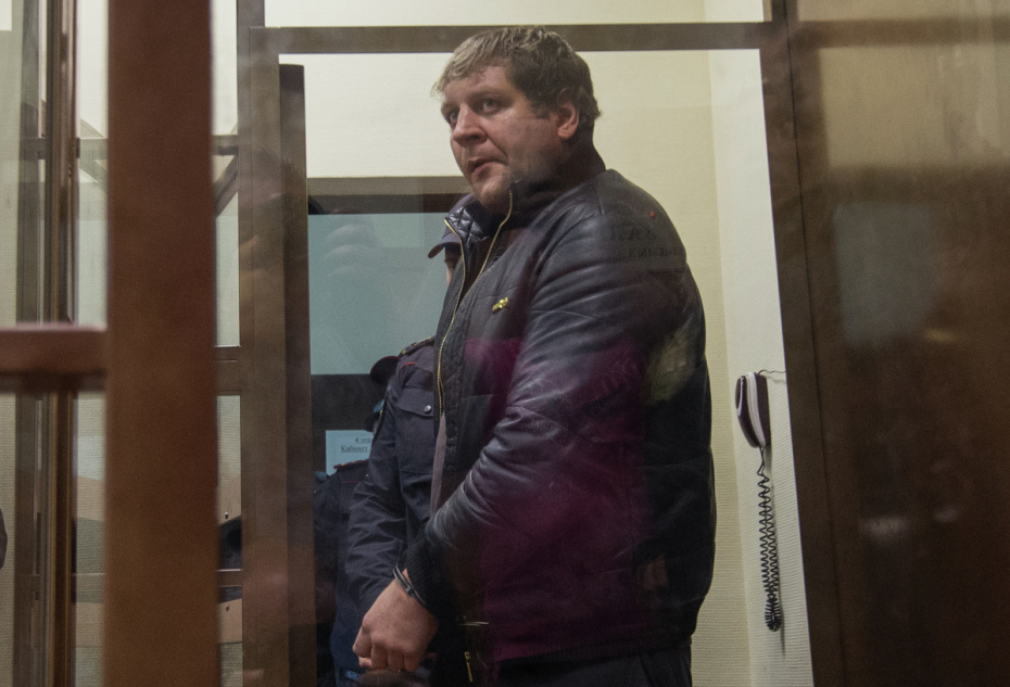 Александр Емельяненко, подозреваемый в изнасиловании, в зале заседаний Симоновского суда Москвы в 2014 году