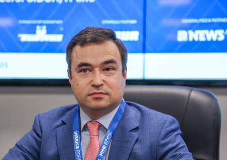Помогаем партнерам создавать производства: представитель СИБУРа о ММФ БРИКС