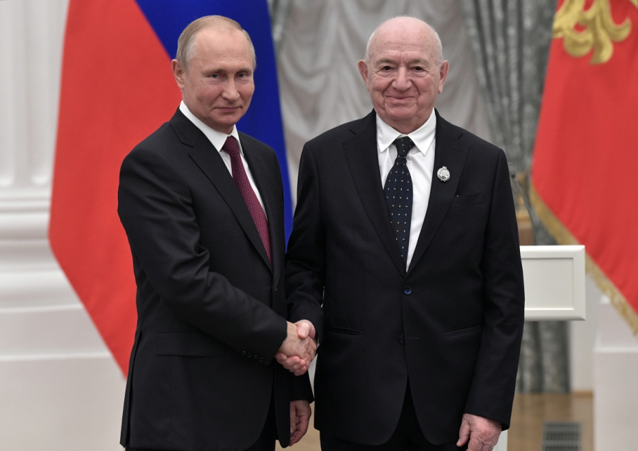 23 мая 2019-го. Президент России Владимир Путин и первый вице-президент Российского футбольного союза Никита Симонян, награжденный почетным званием «Заслуженный работник физической культуры РФ», на церемонии вручения государственных наград в Екатерининском зале Кремля
