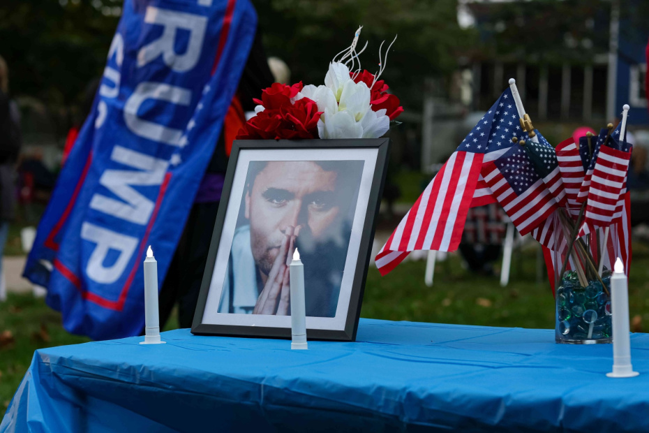 Фотография Чарли Кирка выставлена ​​во время панихиды