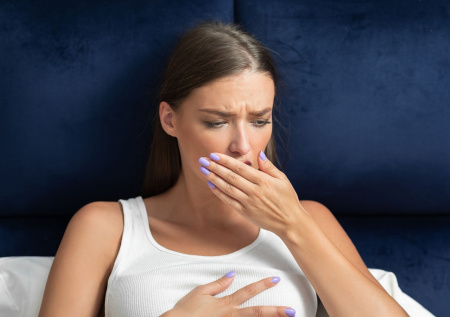 Россиянам назвали неочевидные причины неприятного запаха изо рта