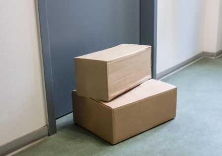 Юрист ответил, что грозит за оставленные в общем коридоре дома коробки