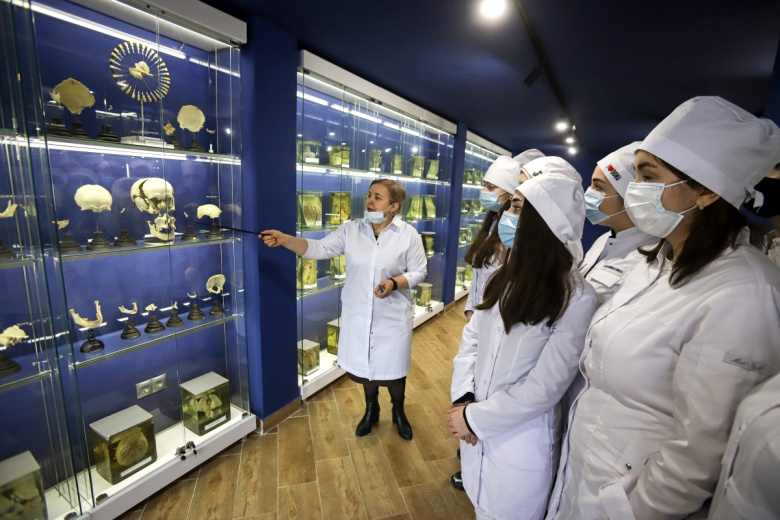 Студенты медицинского университета