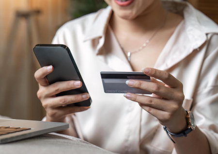 Банки против маркетплейсов: кто победит в битве за скидки, что с ценами