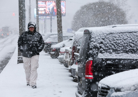 Сильные ураганы и холод до -15? Погода в Москве в конце недели: чего ждать
