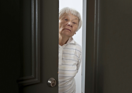 Адвокат раскрыл, могут ли наказать пенсионеров-мошенников за схемы с жильем