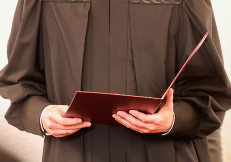 Россиянке назначили миллионный штраф за танец на мемориале