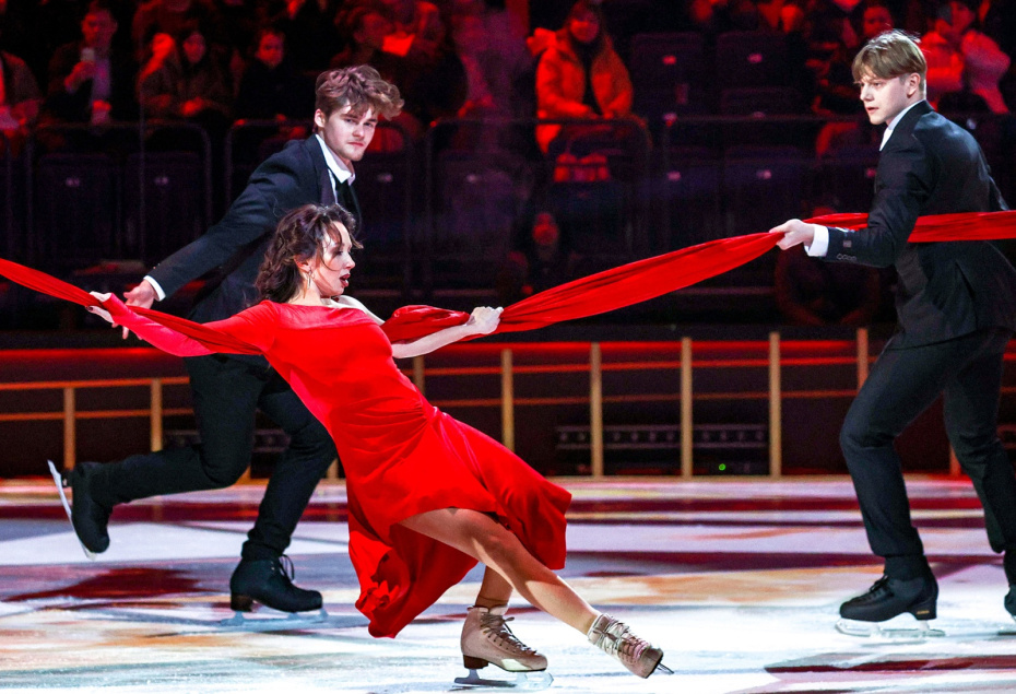 Фигуристка Елизавета Туктамышева во время ледового шоу «Игорь Крутой. Рапсодия льда — 2» в постановке продюсера, фигуриста Ильи Авербуха на стадионе ЦСКА «Арена», 2025 год