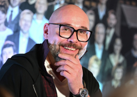 Книга к юбилею, усталость от города, слова об эмиграции: как живет Аверин