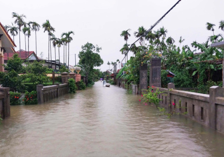 Российские яхтсмены спасли десятки вьетнамцев во время мощного наводнения