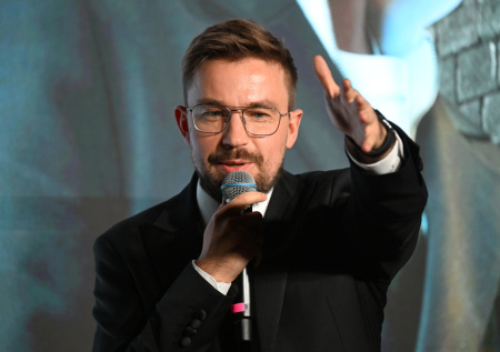 Мечты о Голливуде, патриотизм, смерть Попова: как живет Александр Петров