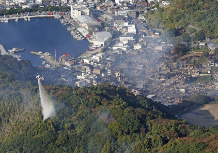 Пожарные неделю не могут потушить возгорание в Оите