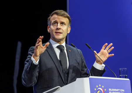 Макрон опроверг возможную отправку военных на Украину