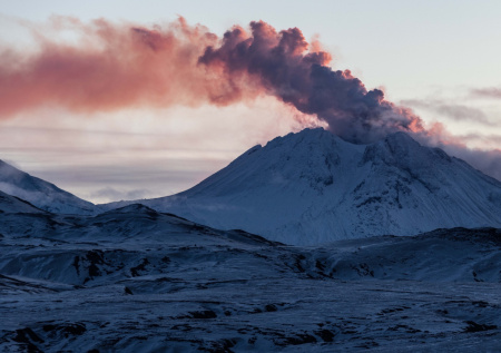 На Камчатке началось извержение вулкана