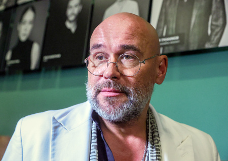 Встает в пять утра, похож на Джима Керри: интересные факты об Аверине