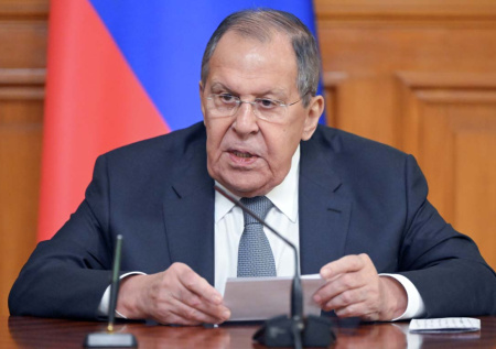 Лавров рассказал, чем занимается Россия вместо «трепания языком»