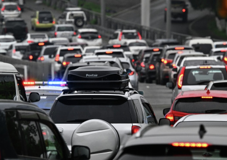 Огромная пробка образовалась после ДТП на Киевском шоссе в Москве