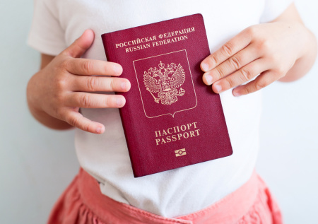 Как оформить загранпаспорт для ребенка: можно ли сделать это удаленно?
