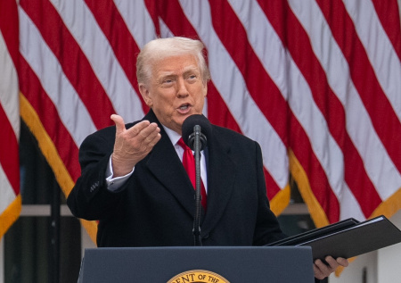 Трамп обвинил популярную газету во лжи и назвал «врагом народа»