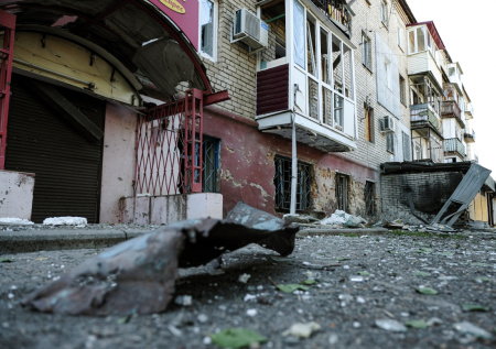 Жители Запорожской области распродают квартиры по цене смартфона