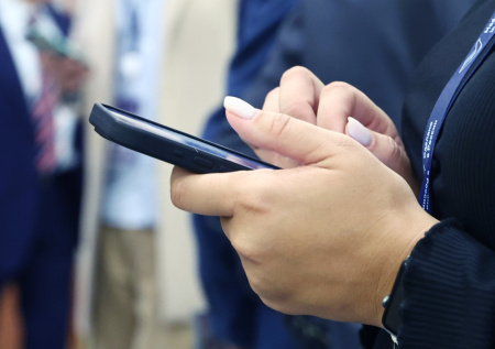 Юрист ответил, чем грозит просмотр видео без наушников в московском метро