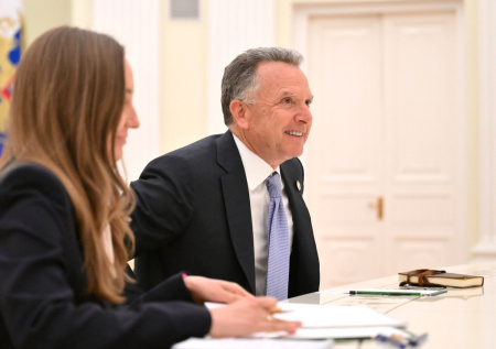 В Кремле увидели опасную тенденцию в призывах уволить Уиткоффа