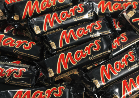 Криминалист назвал вероятную версию попадания иголки в шоколадку «Марс»