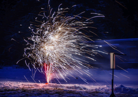 Россиянам напомнили, где можно запускать фейерверки