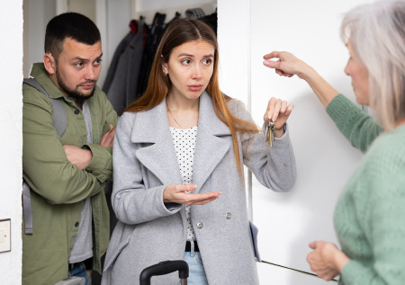 Кошмар покупателя: как пенсионеры превратили продажу квартир в опасную игру