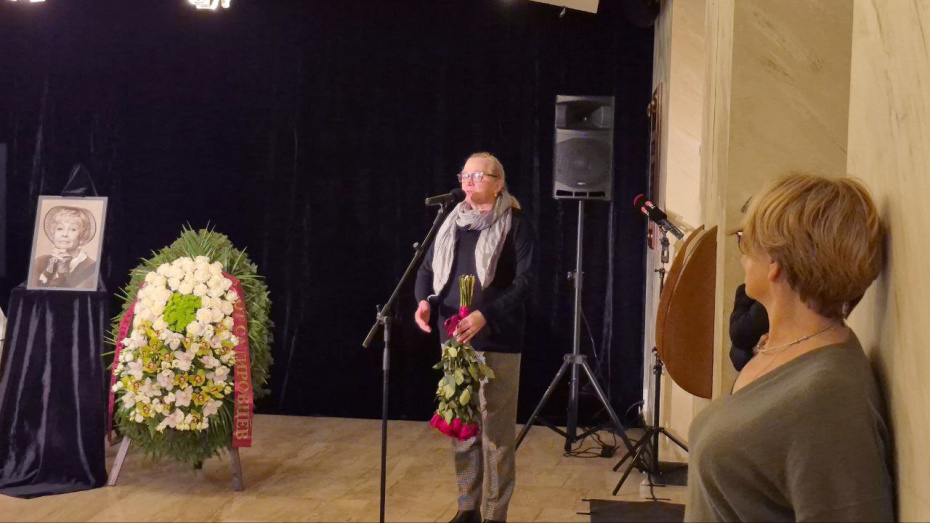 Ольга Кузнецова, актриса (мать внебрачной дочери народного артиста Александра Михайлова), выразила сожалению, что Валентину многие помнят только по «Кабачку», а ведь у нее были другие прекрасные роли на сцене и в кино