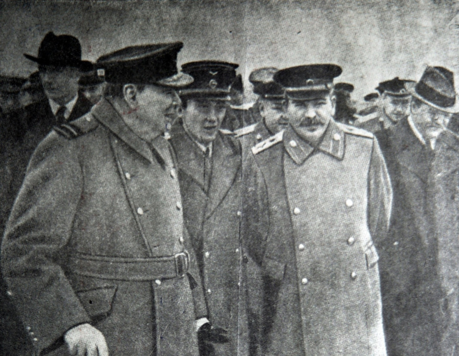 Премьер-министр Великобритании Уинстон Черчилль и Иосиф Сталин