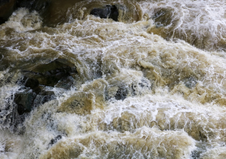 К чему снится грязная вода: что скрывают привычные сны